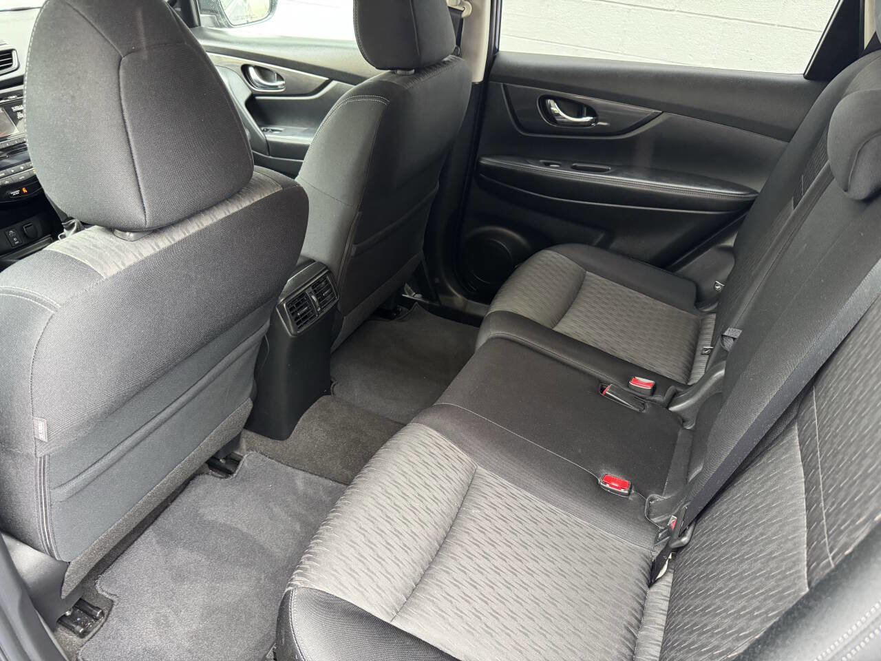 Used 2017 Nissan Rogue SV image 22