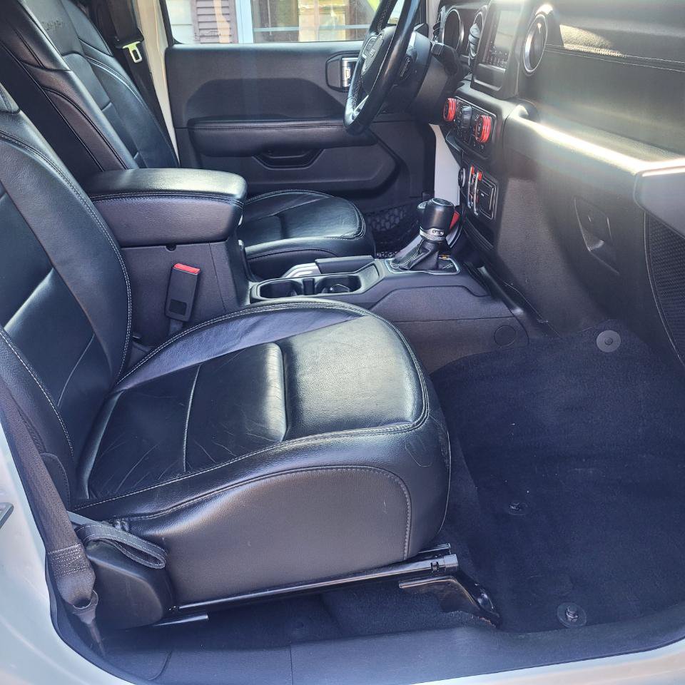 Used 2018 Jeep Wrangler Unlimited Sahara AWD/4WD image 25