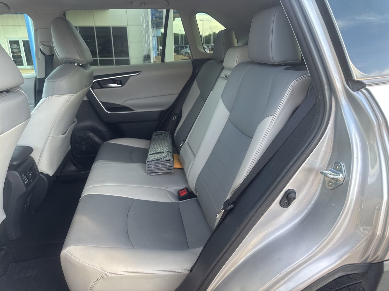 Used 2019 Toyota RAV4 XLE Premium FWD image 13