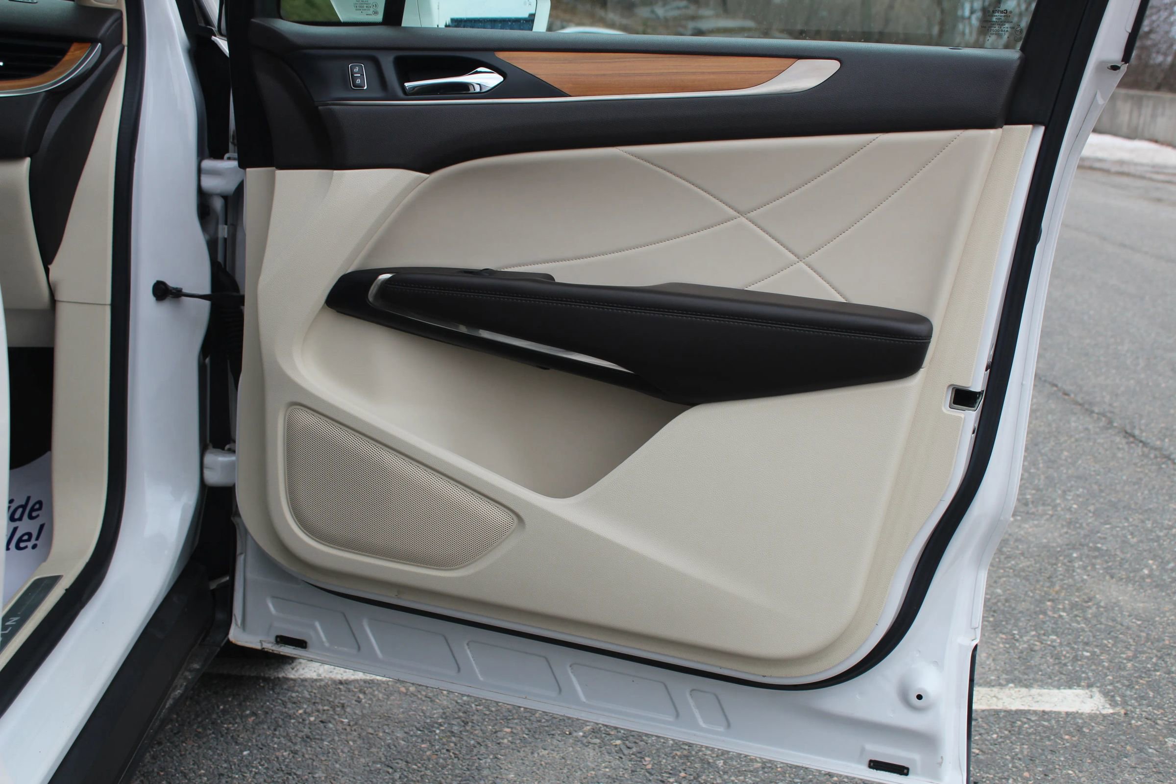 Used 2015 Lincoln MKC Sport Utility 4D w/ Equipment Group 102A Reserve image 18