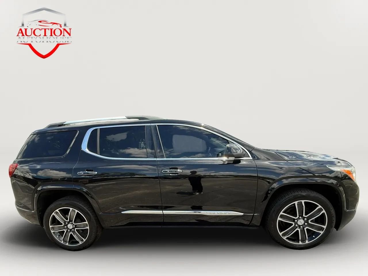 Used 2017 GMC Acadia Denali w/ Technology Package FWD image 4