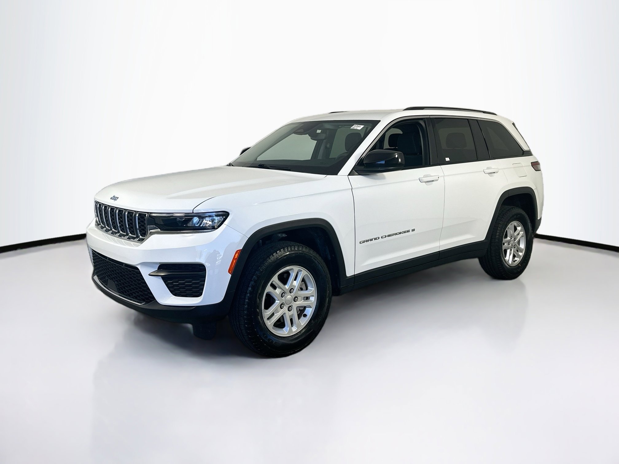 Used 2023 Jeep Grand Cherokee Laredo