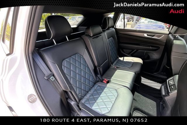 Used 2024 Volkswagen Atlas Cross Sport SEL Premium R-Line AWD/4WD image 19