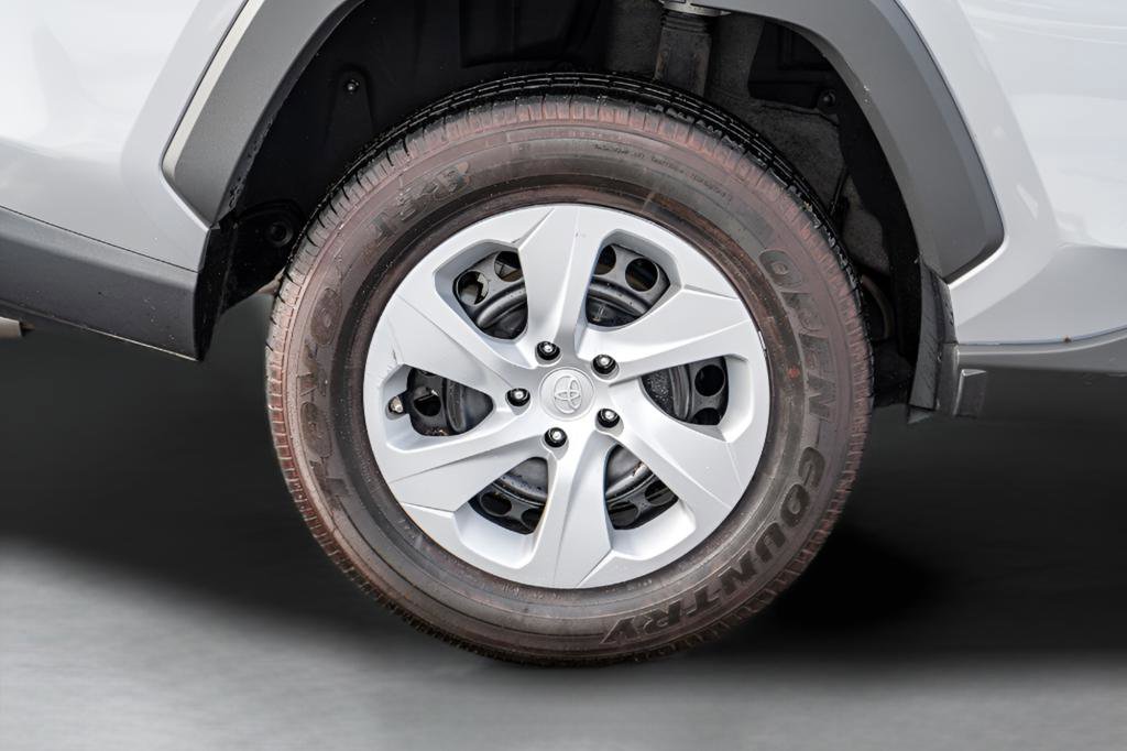 Used 2024 Toyota RAV4 LE AWD/4WD image 11