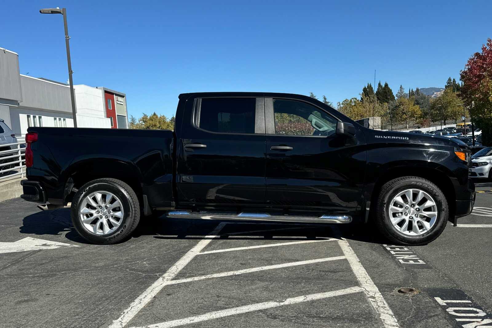 Used 2022 Chevrolet Silverado 1500 Custom RWD image 3