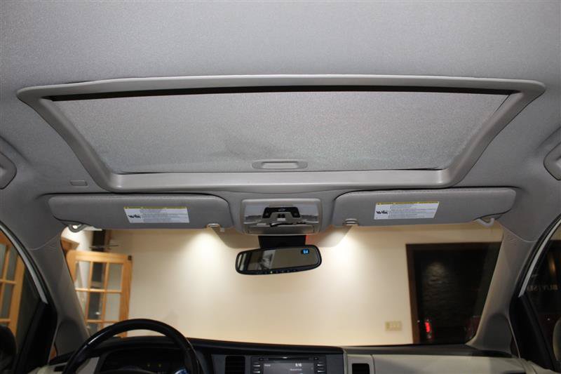 Used 2020 Toyota Sienna XLE AWD/4WD image 21