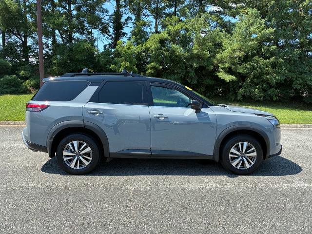 Used 2022 Nissan Pathfinder SL w/ SL Black Package image 3