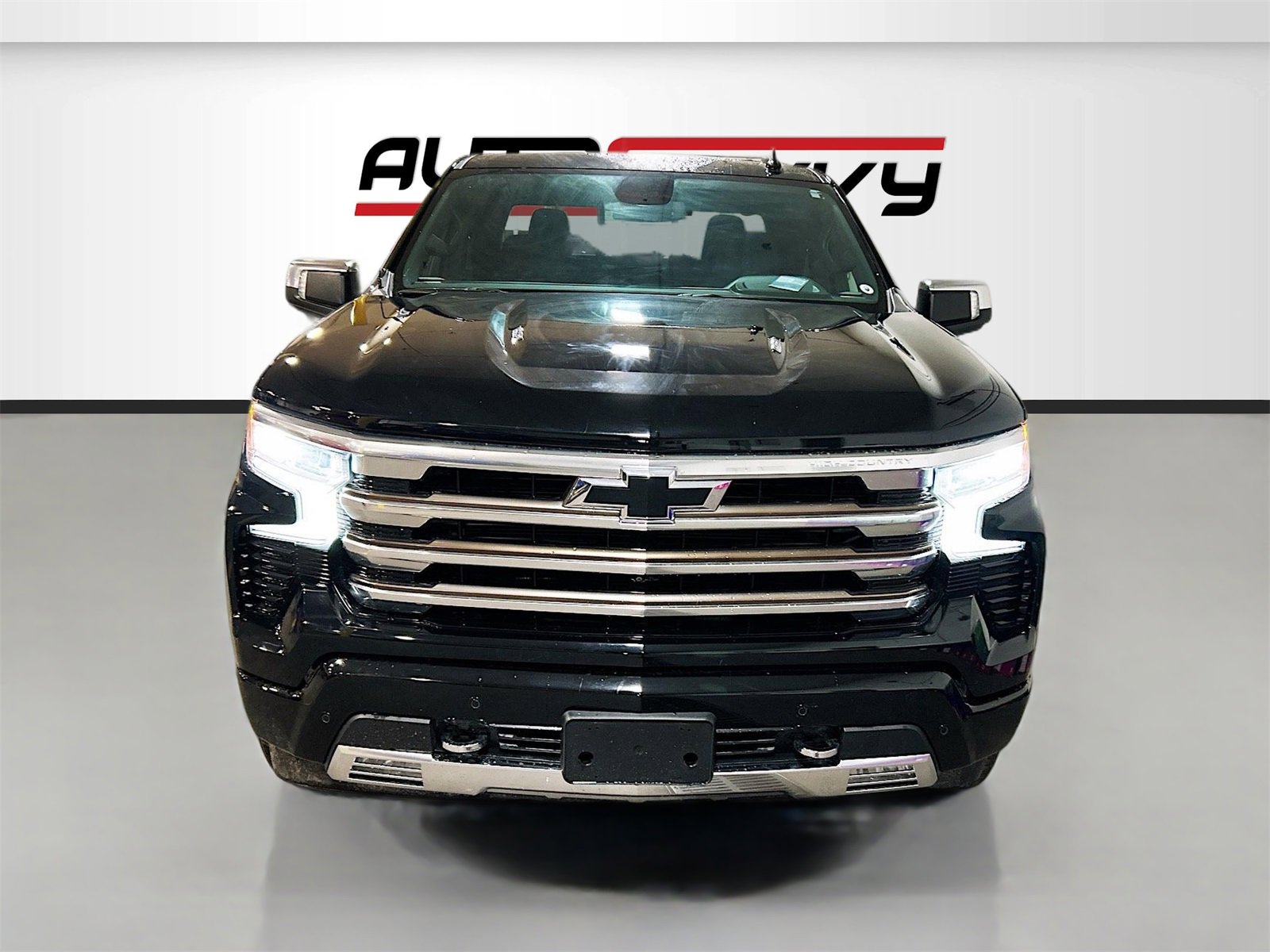 Used 2022 Chevrolet Silverado 1500 High Country w/ High Country Premium Package image 2