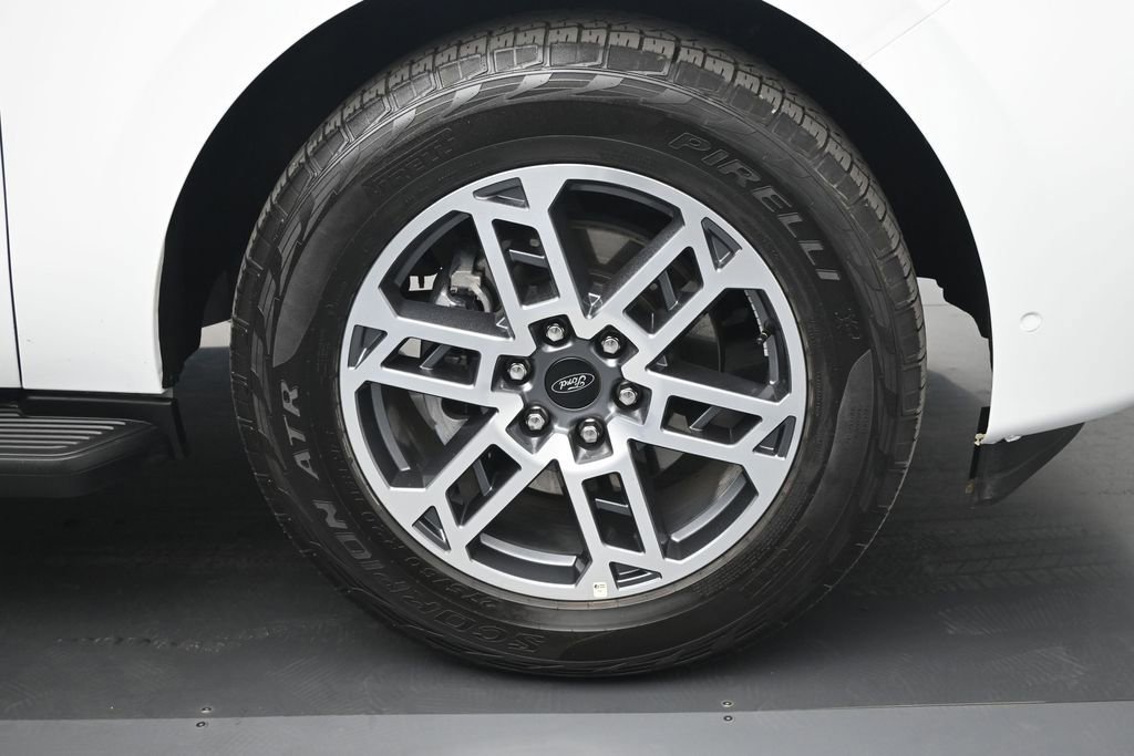 Used 2025 Ford Expedition Active AWD/4WD image 28