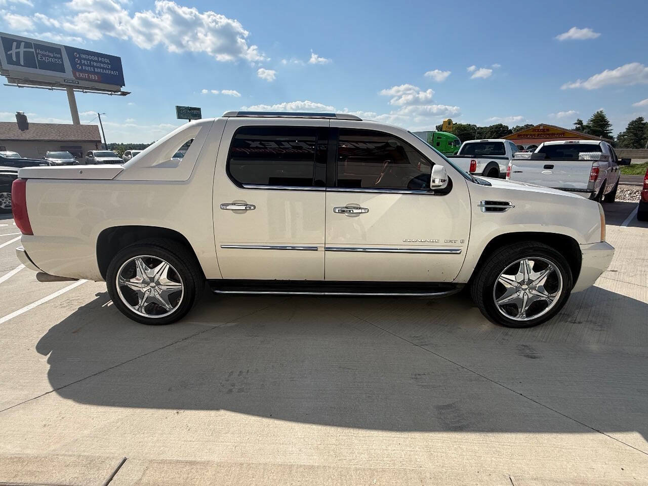 Used 2007 Cadillac Escalade EXT w/ Information Package AWD/4WD image 7
