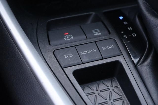 Used 2021 Toyota RAV4 XLE w/ Convenience Package FWD image 21