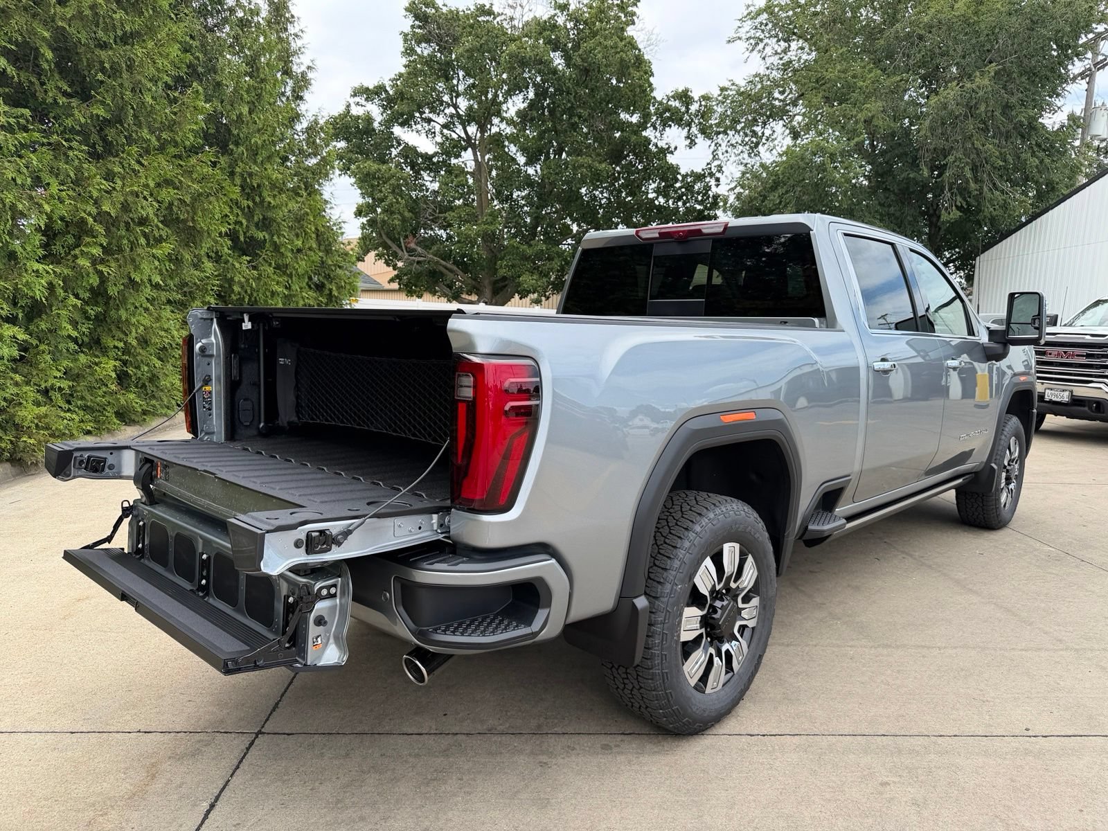 New 2026 GMC Sierra 3500 Denali w/ Denali Reserve Package AWD/4WD image 33