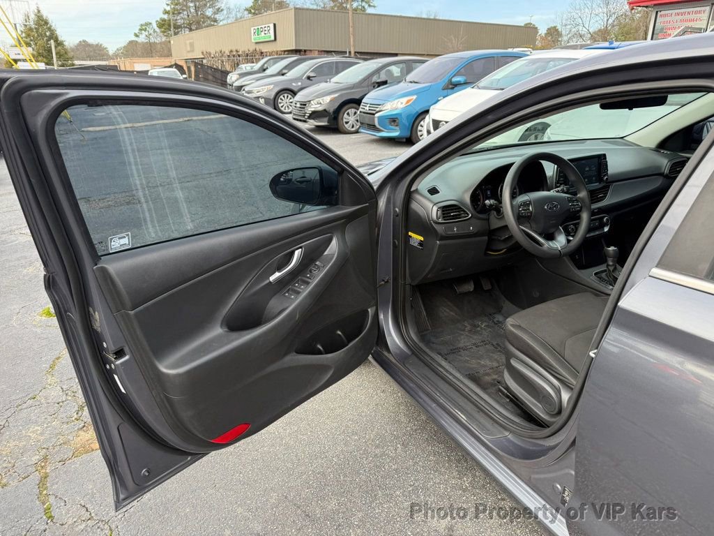 Used 2018 Hyundai Elantra GT FWD image 9