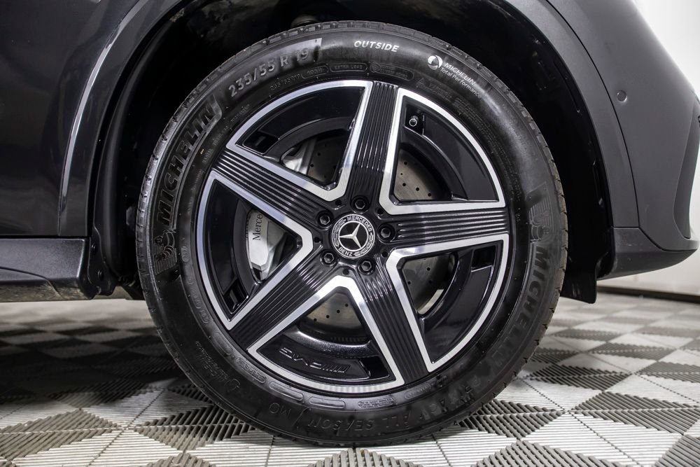 Used 2025 Mercedes-Benz GLC 300 4MATIC w/ AMG Line image 36
