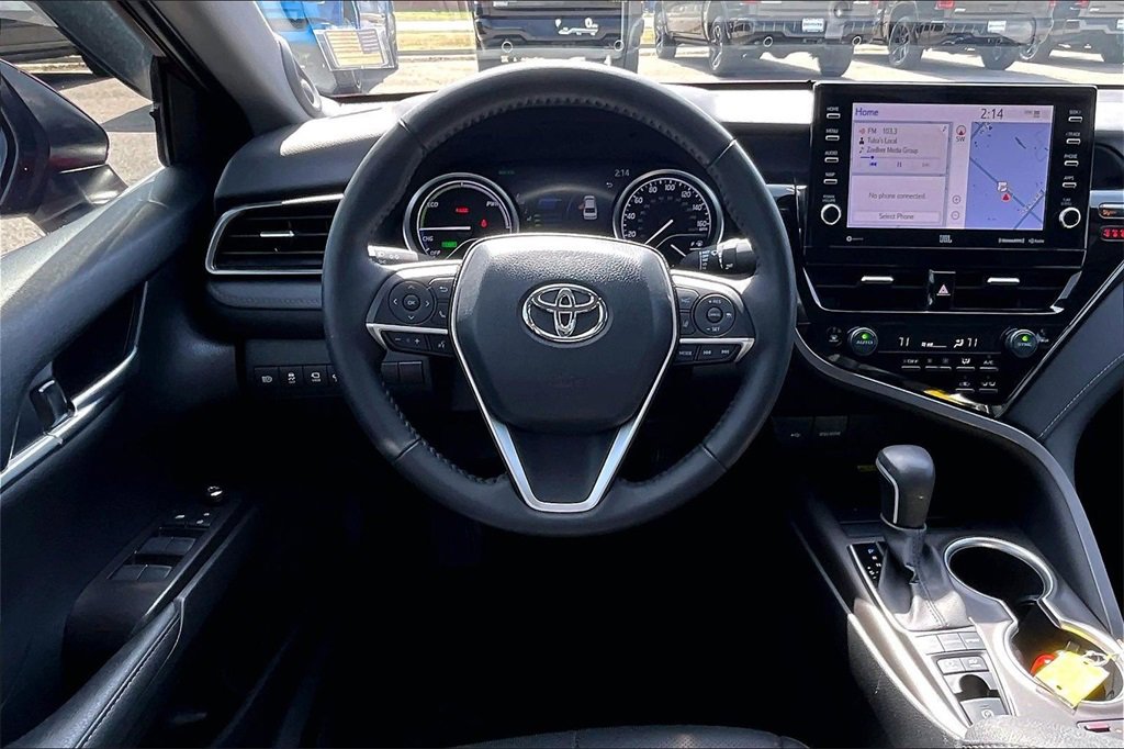 Used 2022 Toyota Camry XLE w/ Navigation Upgrade Package image 5