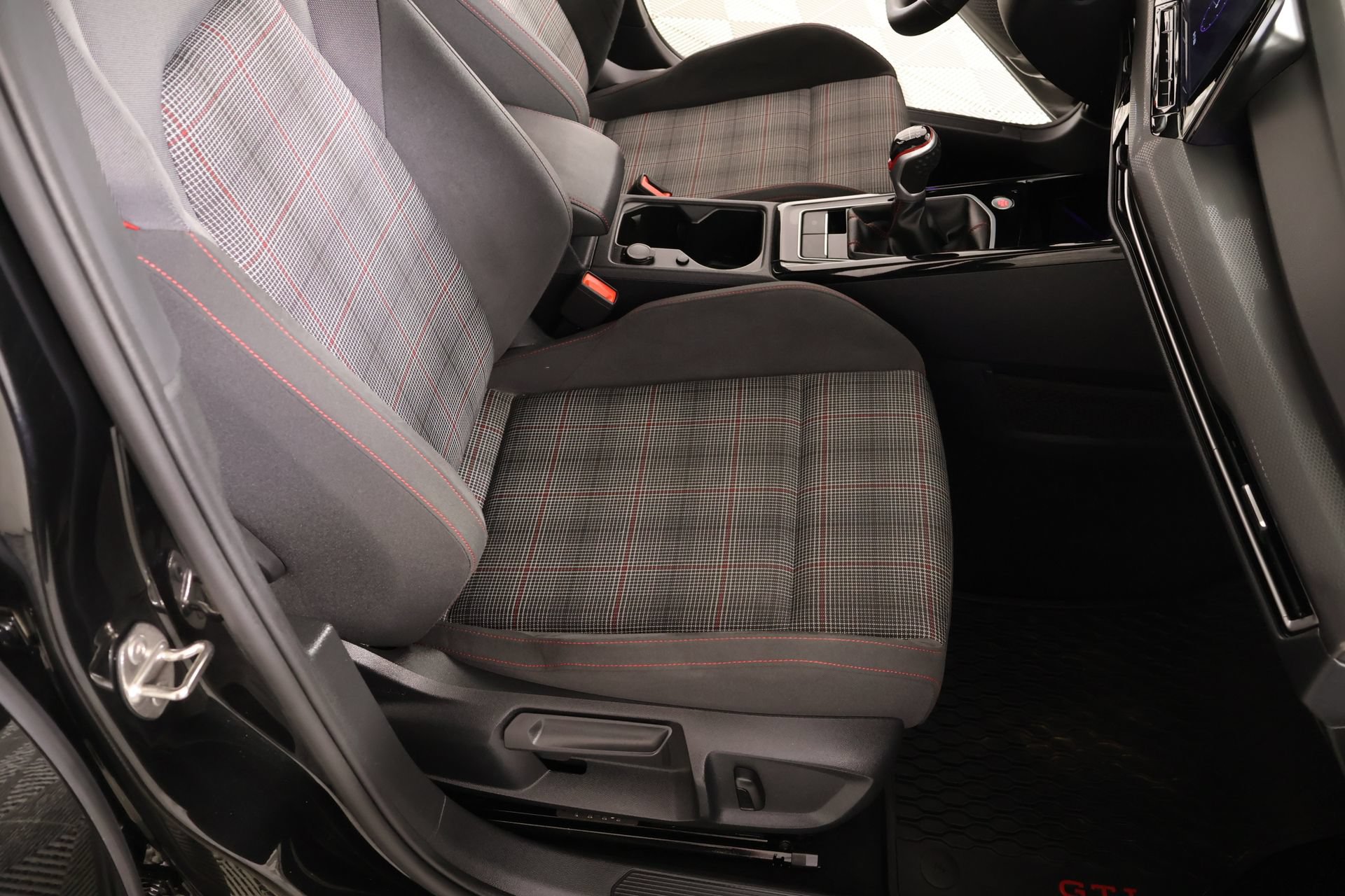Used 2024 Volkswagen GTI SE FWD image 13