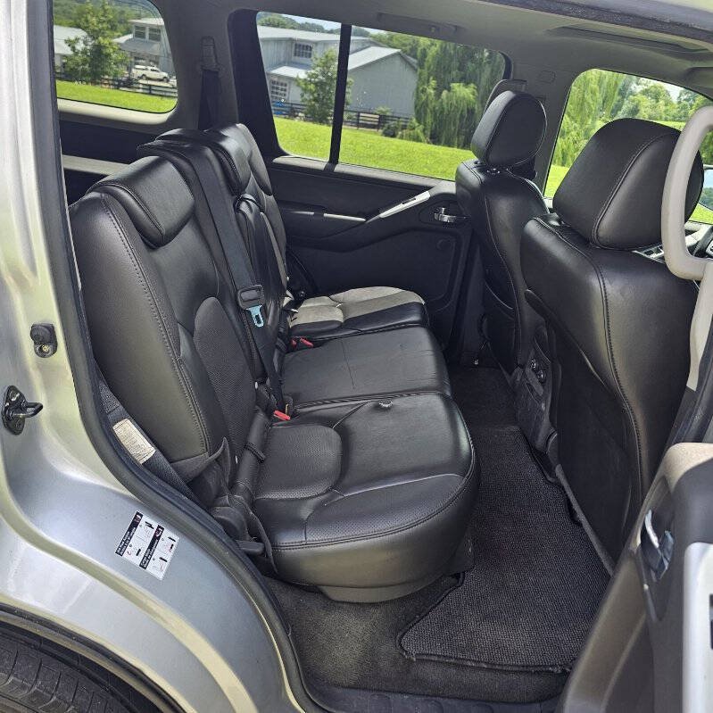 Used 2008 Nissan Pathfinder SE w/ Leather Pkg AWD/4WD image 10