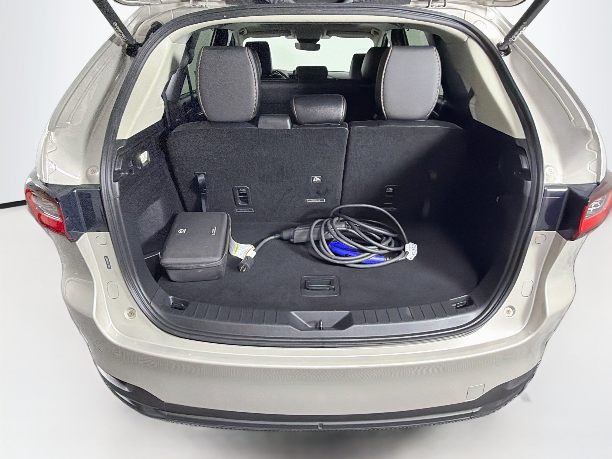 Used 2024 MAZDA CX-90 Plug-In Hybrid w/ Preferred AWD/4WD image 31
