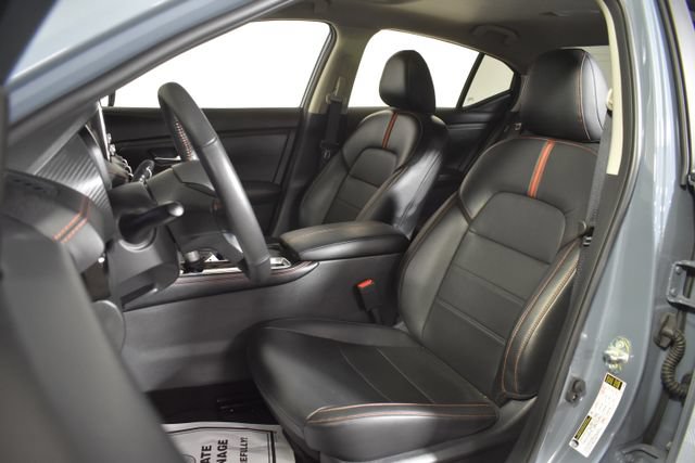 Certified 2025 Nissan Sentra SR w/ SR Premium Package FWD image 10