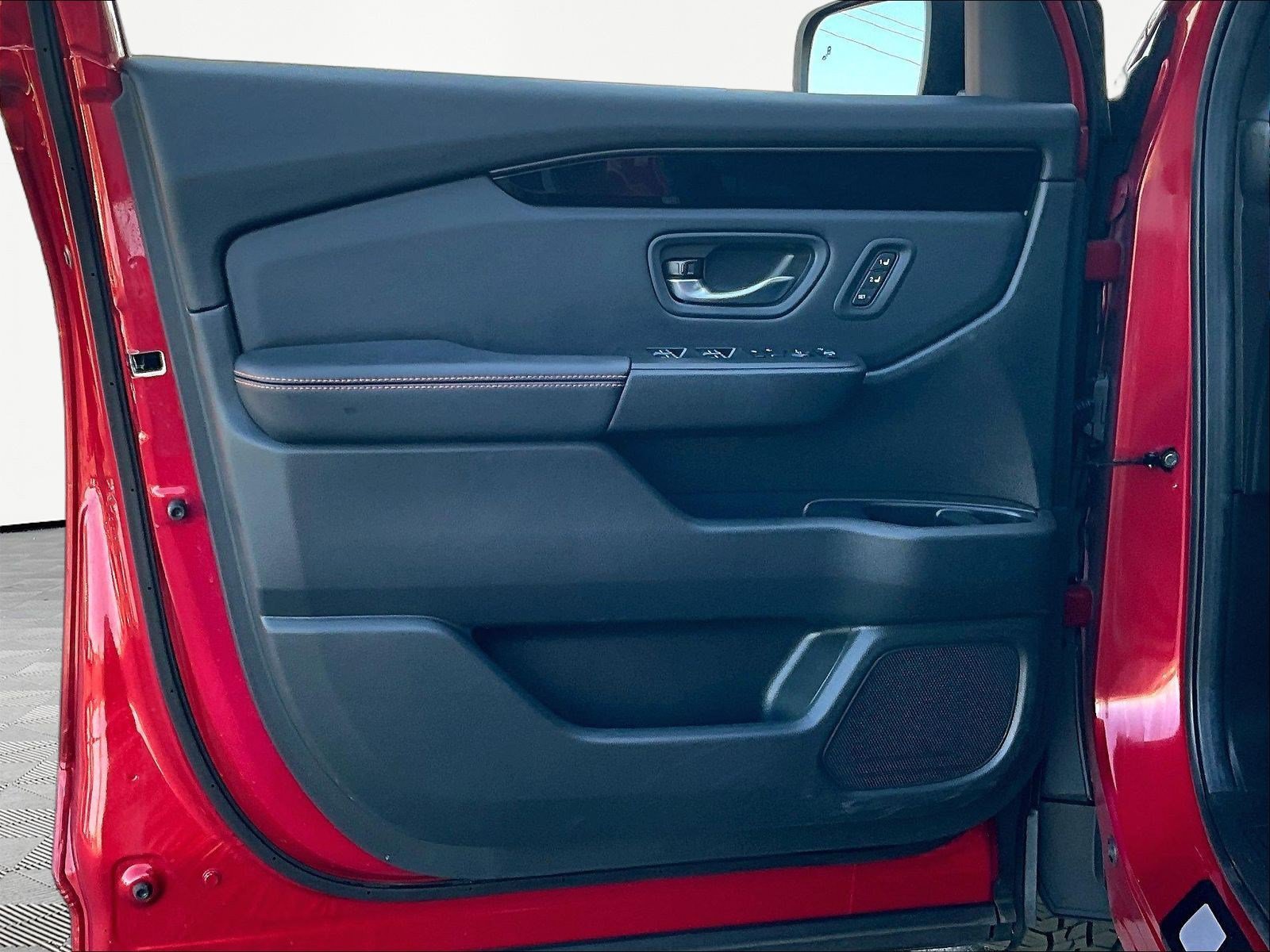 Used 2025 Honda Pilot TrailSport image 20
