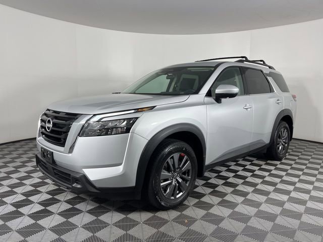 Used 2023 Nissan Pathfinder SV image 5