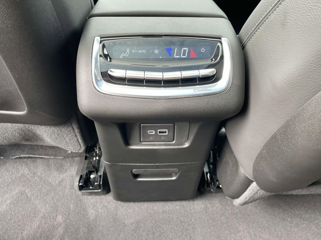 New 2025 Cadillac XT6 Luxury image 15