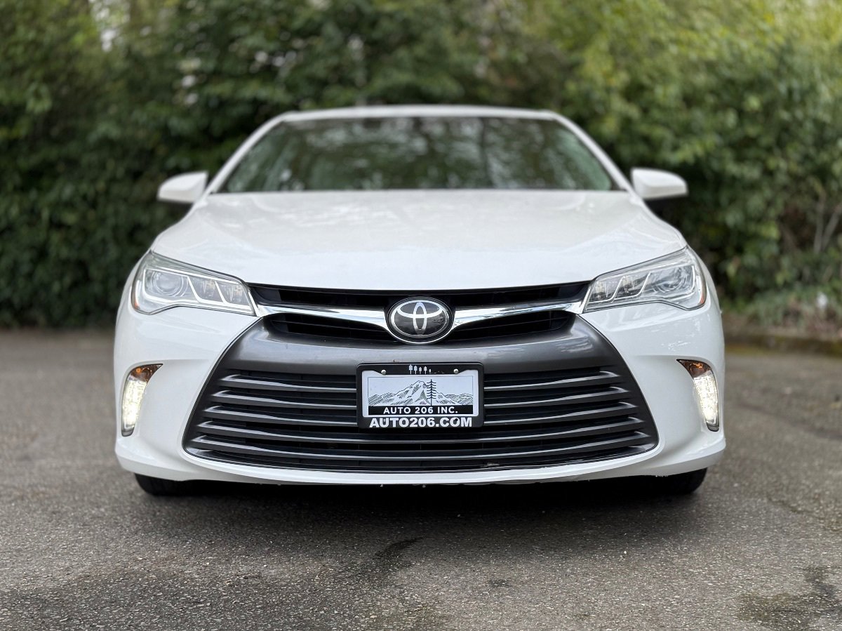 Used 2015 Toyota Camry XLE w/ Advanced Technology Package FWD image 8
