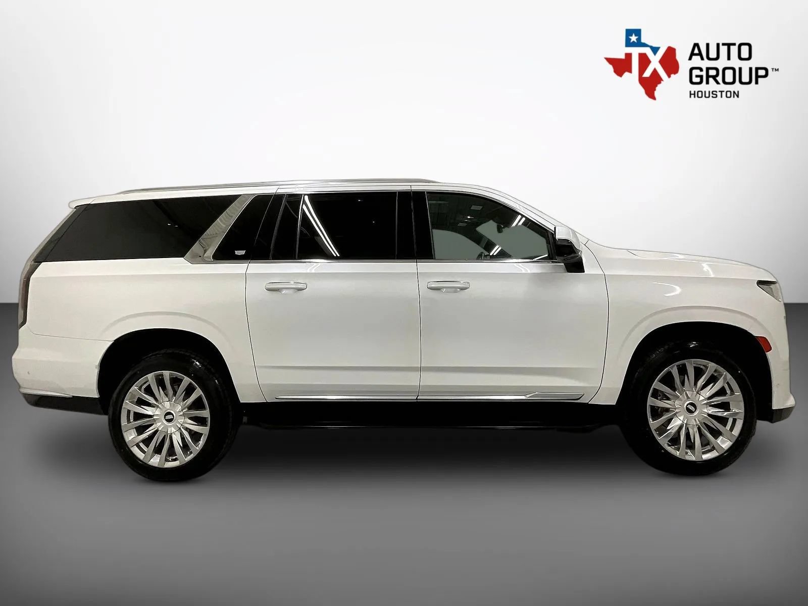 Used 2023 Cadillac Escalade ESV Premium Luxury w/ Performance Package AWD/4WD image 9