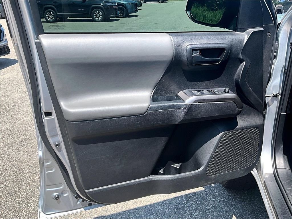 Certified 2021 Toyota Tacoma SR5 AWD/4WD image 9