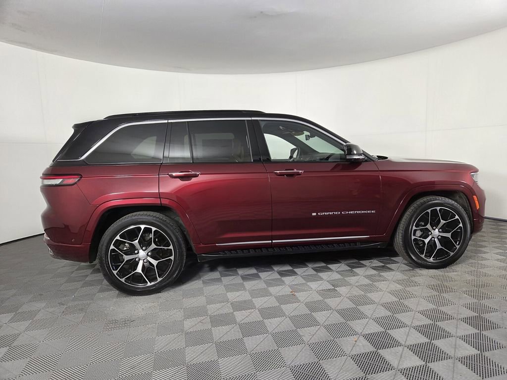 Certified 2024 Jeep Grand Cherokee Summit image 4
