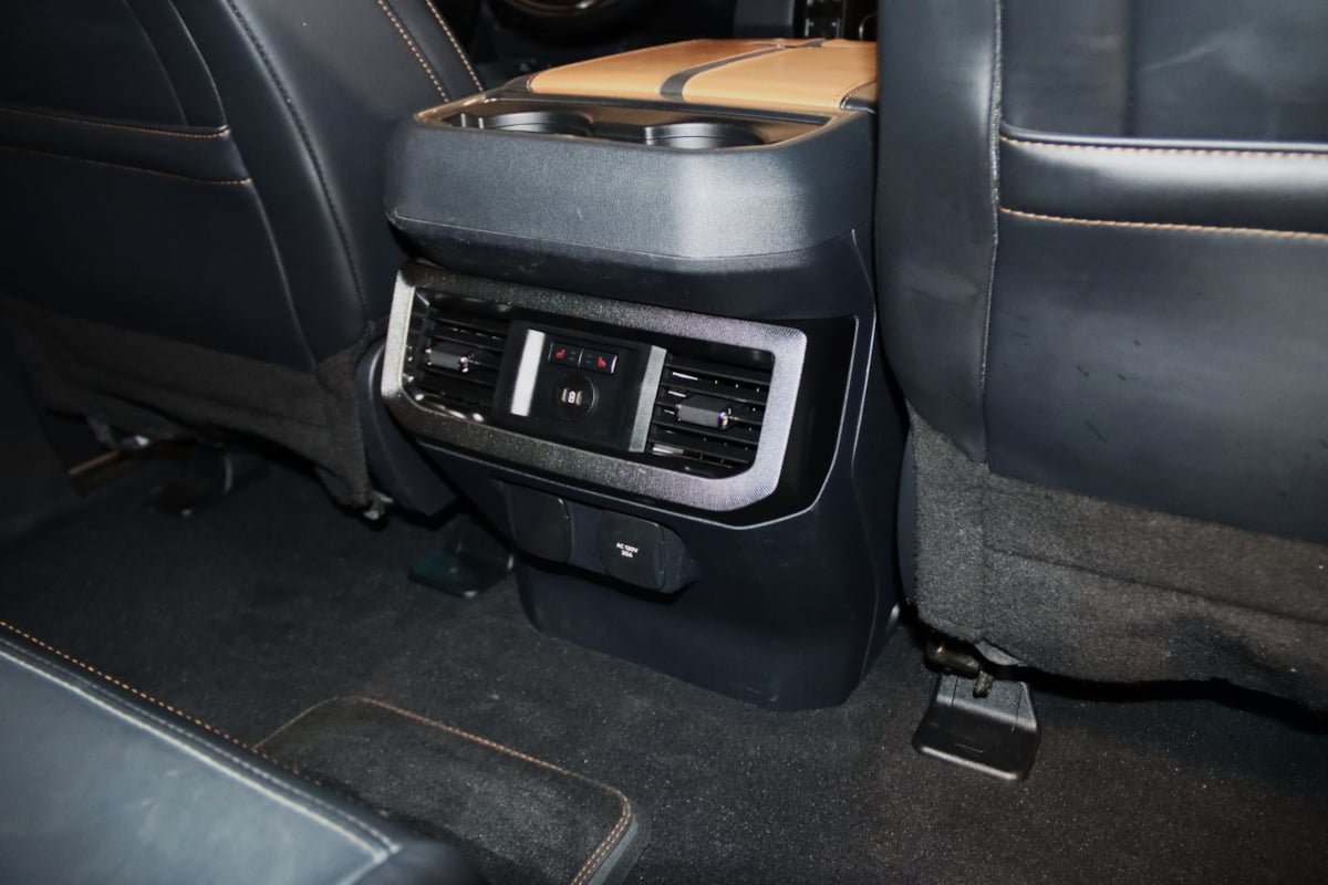 Used 2023 Ford F250 Platinum w/ FX4 Off-Road Package AWD/4WD image 79