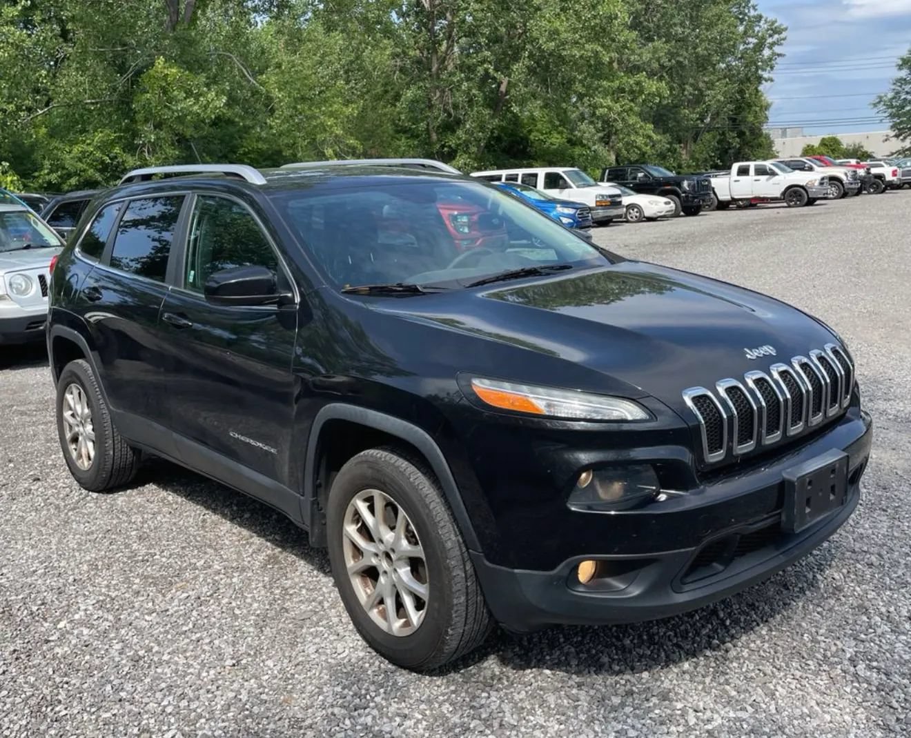 Used 2014 Jeep Cherokee Latitude w/ Cold Weather Group AWD/4WD image 2