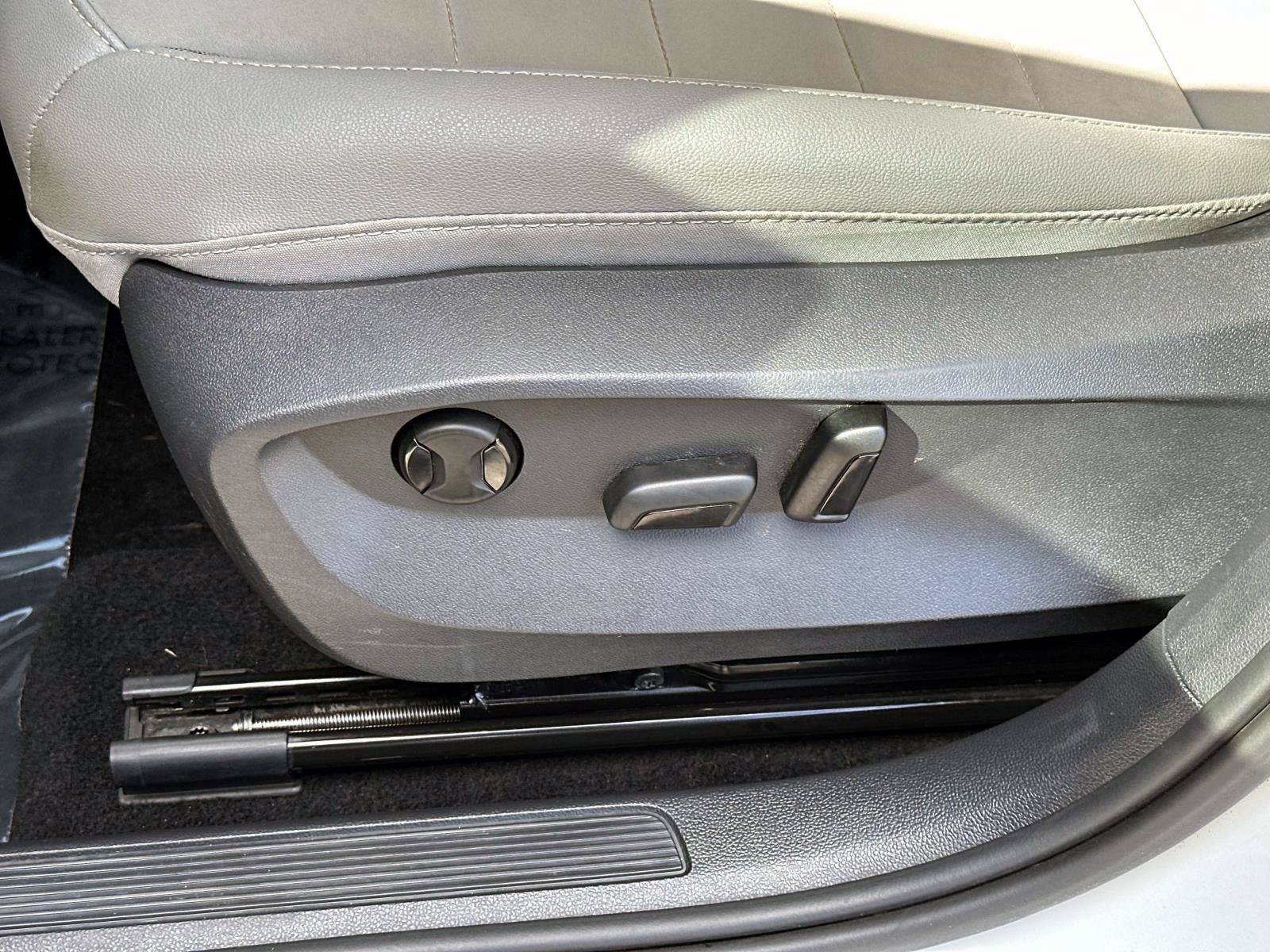 Certified 2022 Volkswagen Taos SE image 18