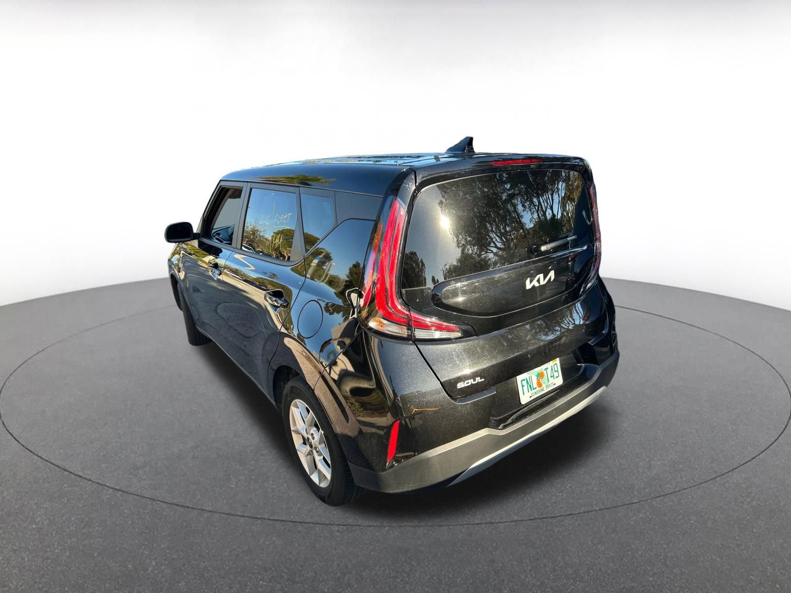 Used 2025 Kia Soul LX w/ LX Technology Package image 4