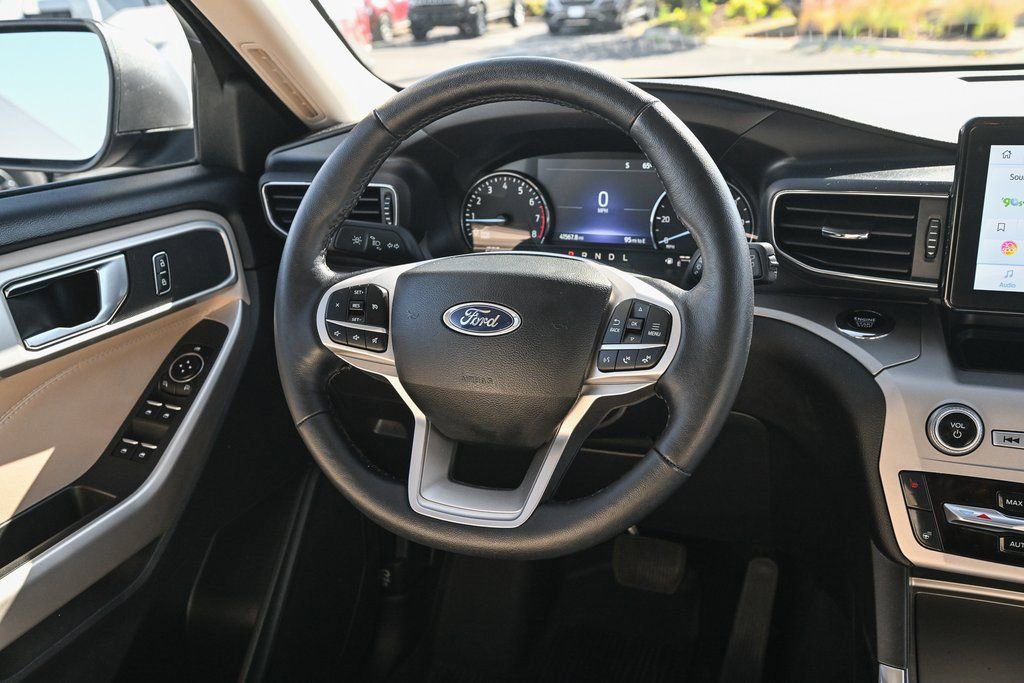 Certified 2023 Ford Explorer XLT w/ Equipment Group 202A image 33