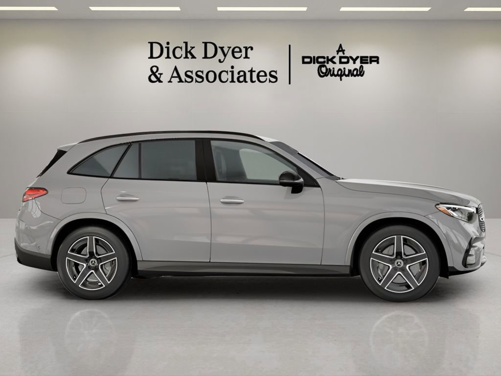 Used 2025 Mercedes-Benz GLC 300 image 4