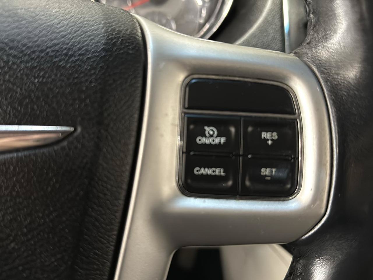 Used 2015 Chrysler Town & Country Touring FWD image 14