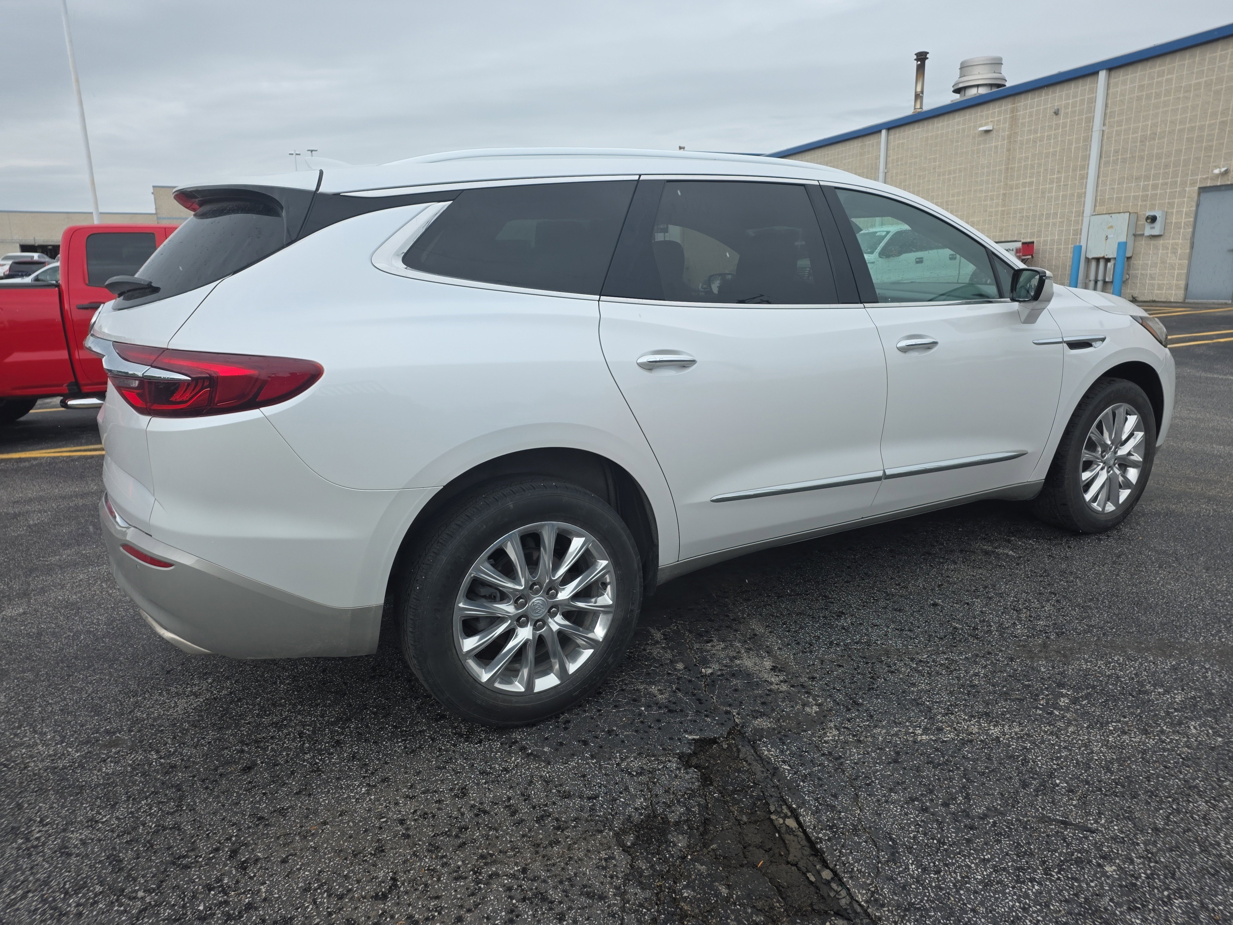 Used 2021 Buick Enclave Essence AWD/4WD image 3