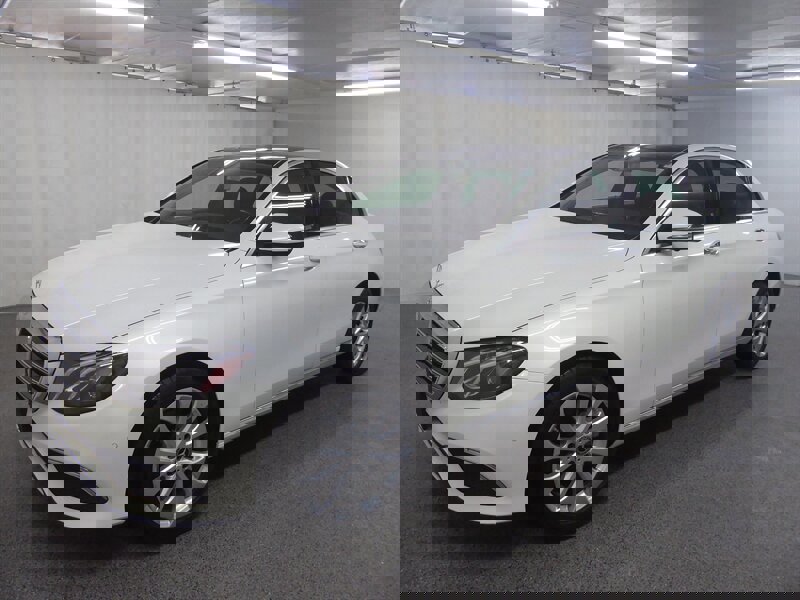 Used 2019 Mercedes-Benz E 300 4MATIC image 3