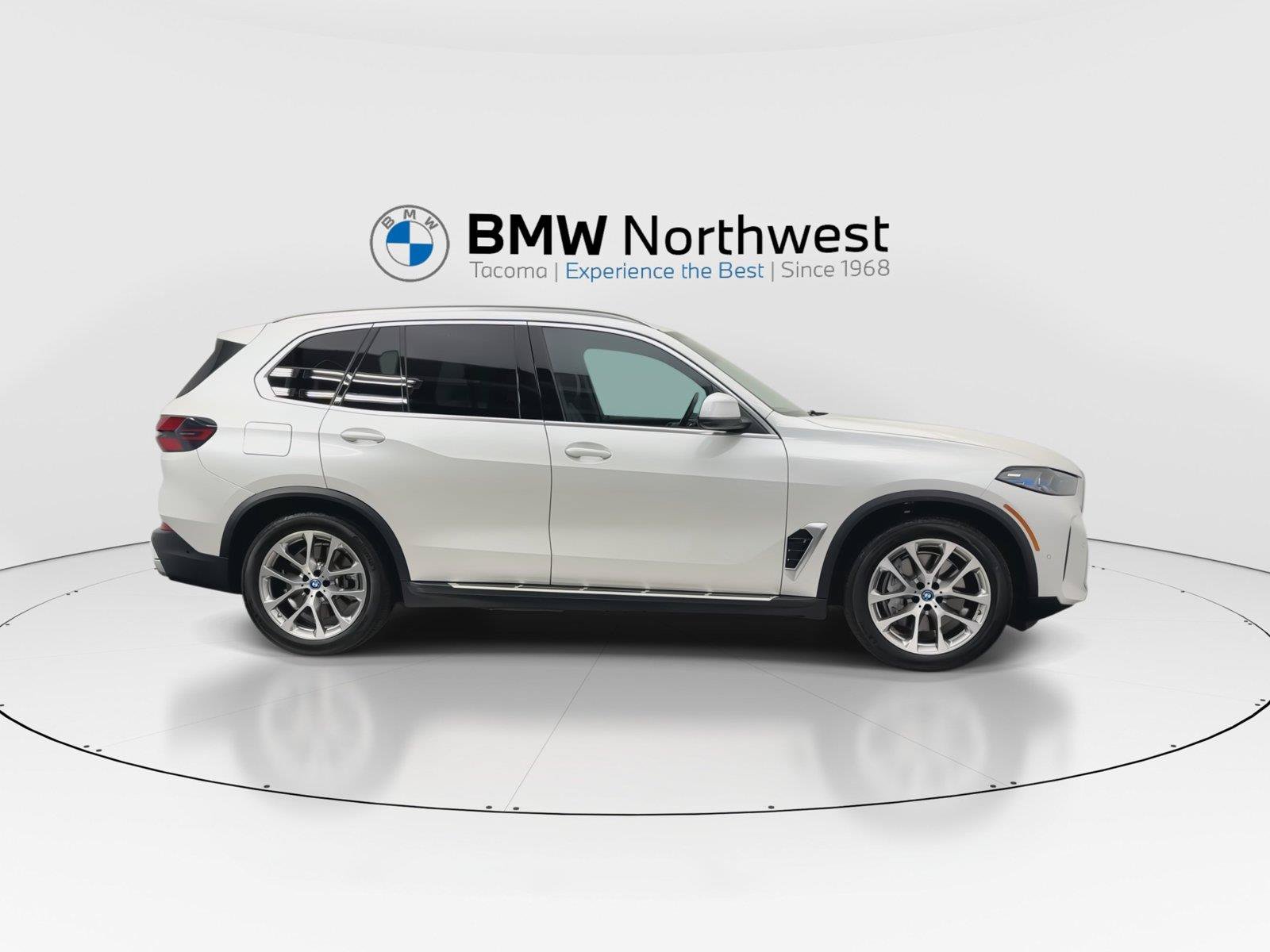 Used 2024 BMW X5 xDrive50e w/ Premium Package AWD/4WD image 5