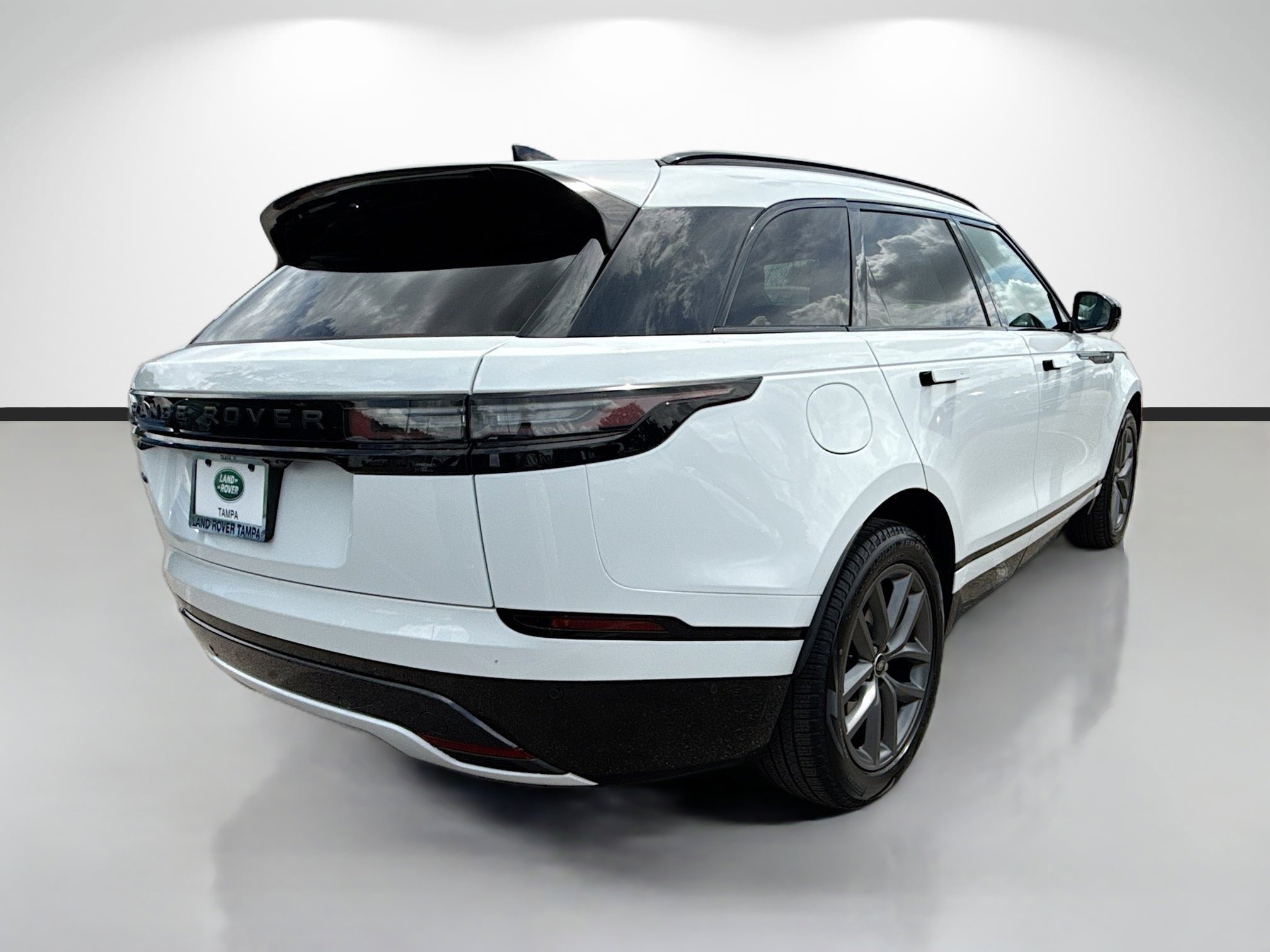 Used 2026 Land Rover Range Rover Velar Dynamic SE image 5