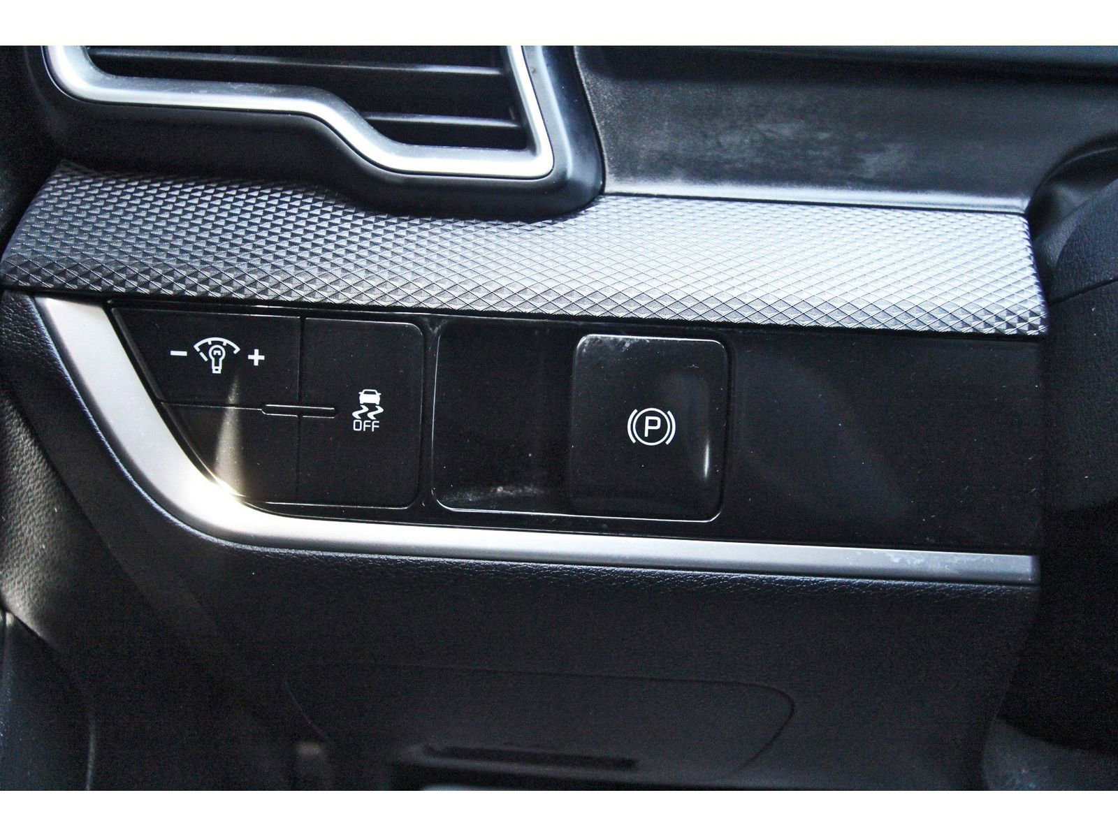 Used 2024 Kia Sportage LX image 19