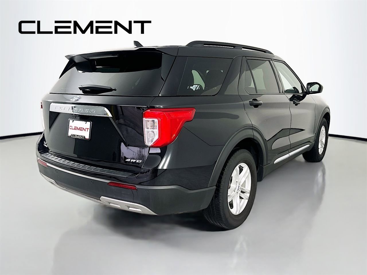 Certified 2022 Ford Explorer XLT w/ Equipment Group 202A image 7