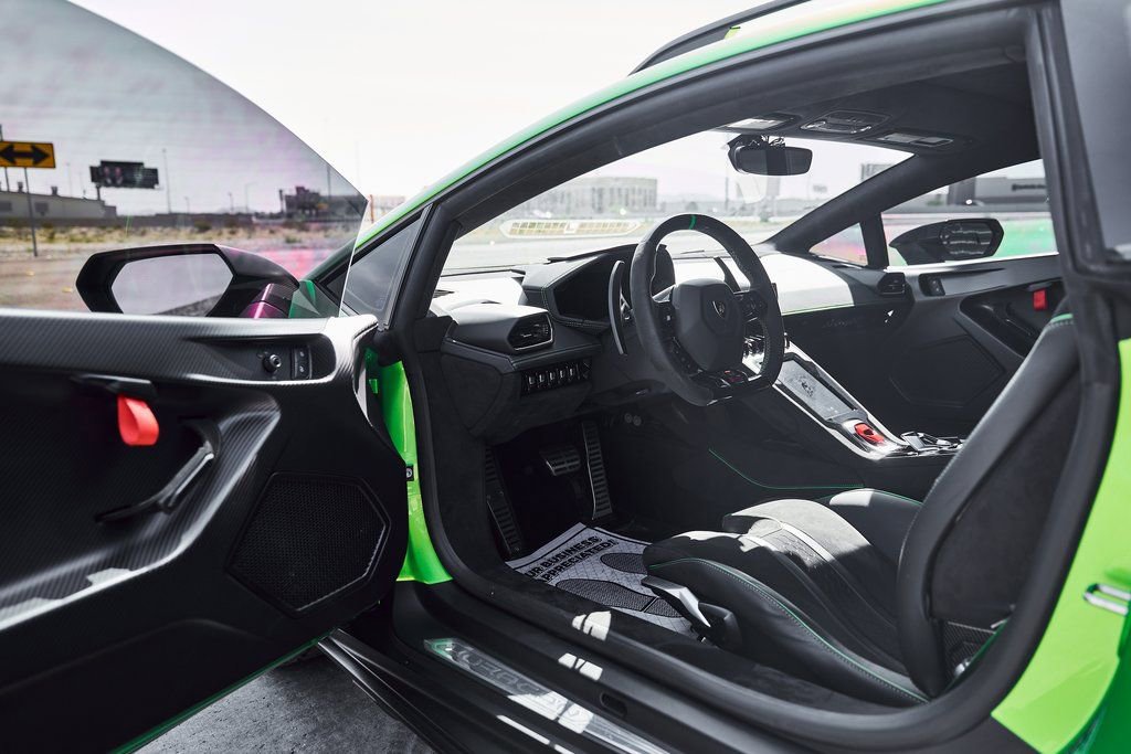 Used 2024 Lamborghini Huracan Sterrato AWD/4WD image 31