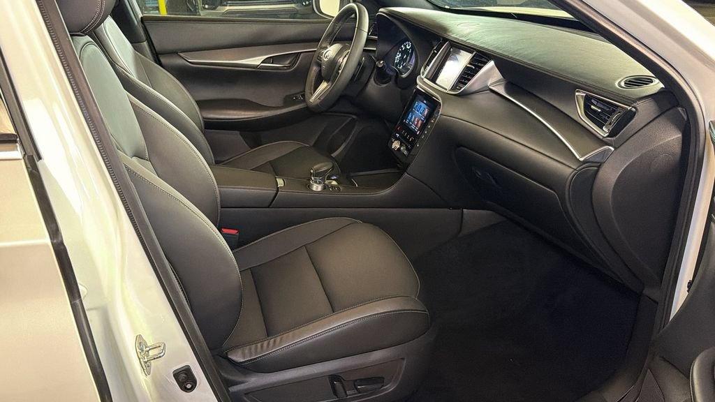 Used 2022 INFINITI QX50 Luxe w/ Appearance Package AWD/4WD image 9