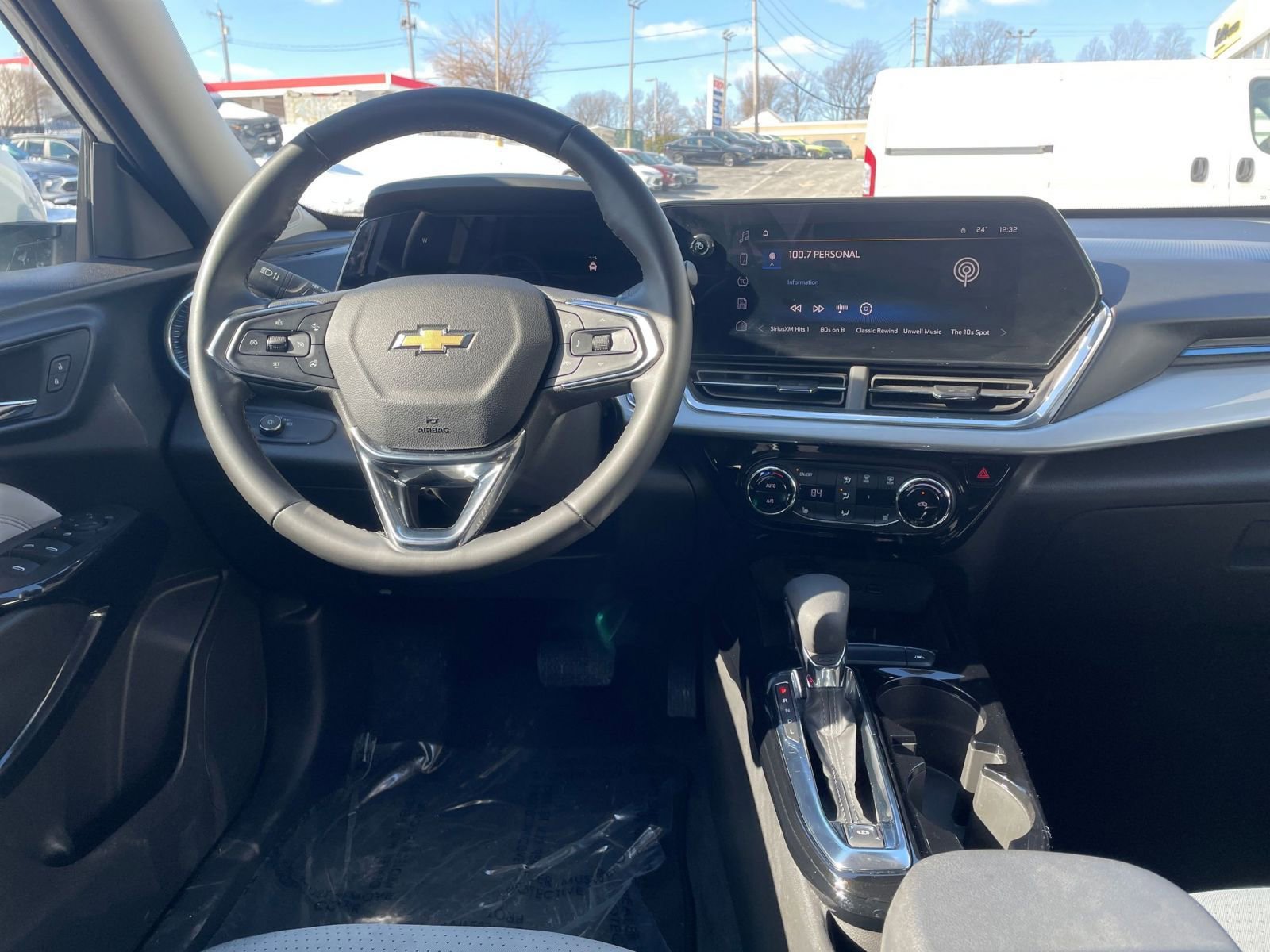 Used 2025 Chevrolet Trax LT w/ LT Convenience Package image 32