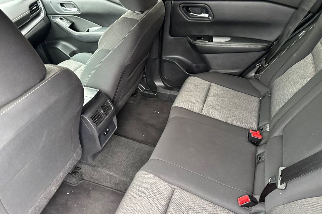 Used 2024 Nissan Rogue SV image 12