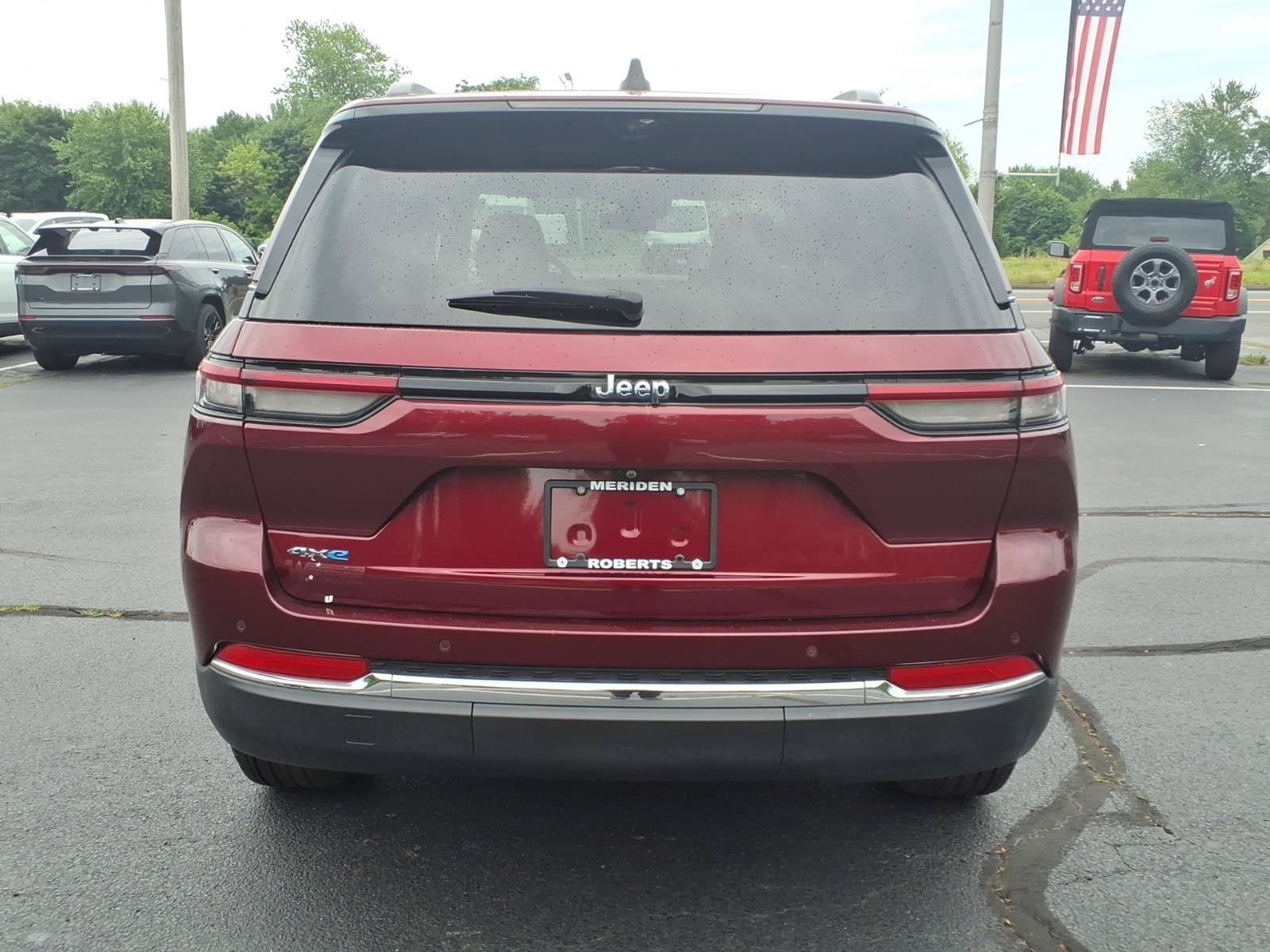 Certified 2023 Jeep Grand Cherokee 4WD 4xe w/ Luxury Tech Group II image 6