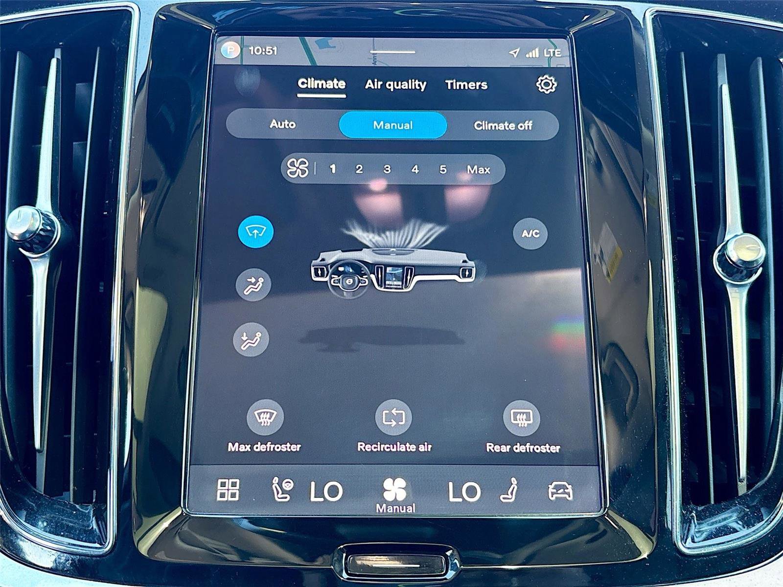 Used 2025 Volvo V60 B5 Cross Country Plus image 16