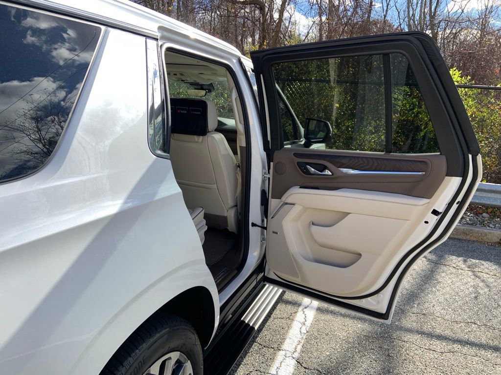 Used 2024 GMC Yukon Denali w/ Advanced Technology Package image 19